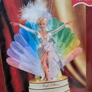 Elegant Showgirl Figurine with Feathered Fan